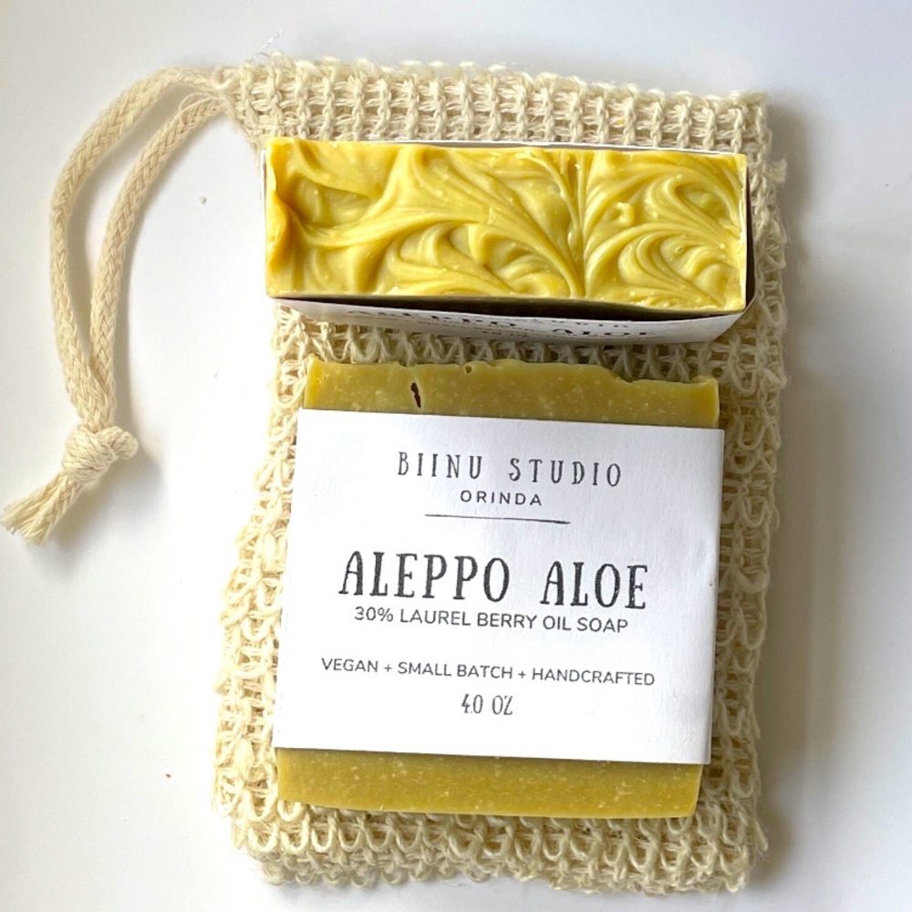Aleppo Laurel Soap & Soap Saver: conditioning & gentle for sensitive skin